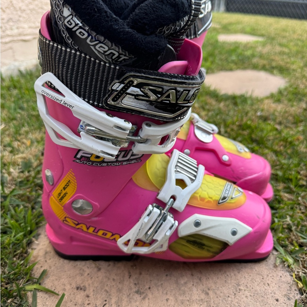 Pink Women Salomon  Focus Ski boots 23.5 Size 6.5 Men 5.5